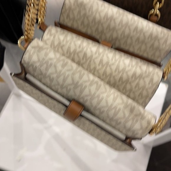 MICHAEL KORS Jet Set Travel Medium Phone Xbody Bag - Picture 11 of 16